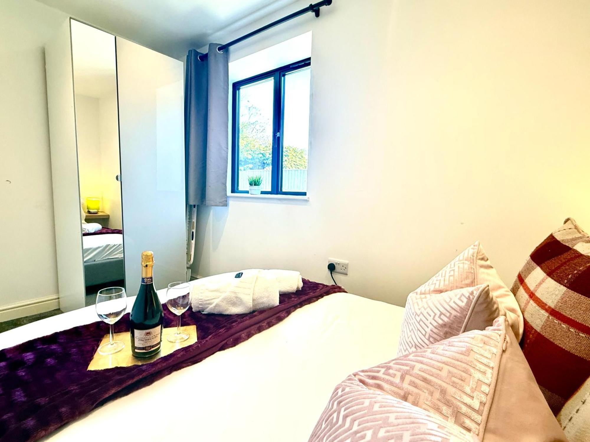 Evergreen Lodge: Luxurious Two-Bed Flat with Garden near Blenheim Palace Kidlington Exterior photo
